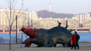 괴물 조형물(사진=연합뉴스)
