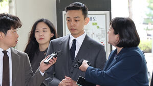 '유아인 프로포폴 불법 처방' 의사들 징역형 집유 &middot; 벌금