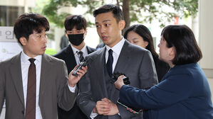 '유아인 프로포폴 불법 처방' 의사들 징역형 집유&middot;벌금