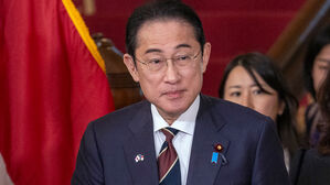 기시다, 신임 주한 일본대사 면담&hellip;"한일관계 개선 의지 전했을 것"