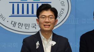 조정훈, 당 대표 출마 여부에 "희생 필요하면 역할 마다하지 않겠다"