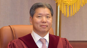 공수처, '골프 접대 의혹' 이영진 헌법재판관 무혐의
