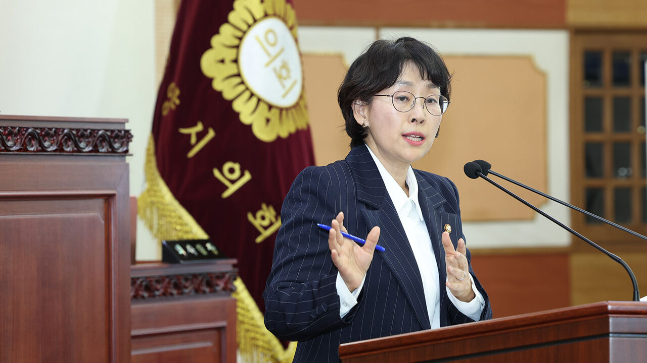 국제디지털경제발전기금 투자 협약 문제점 지적하는 김해련 시의원