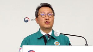 정부 "의대 교수 사직서 수리 예정된 사례 없어&hellip;대화 나와달라"