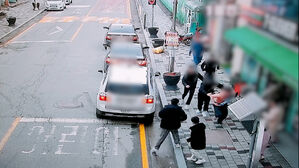 미등록 외국인 때리고 갈취&hellip;'자국민보호연대' 일당 구속 송치