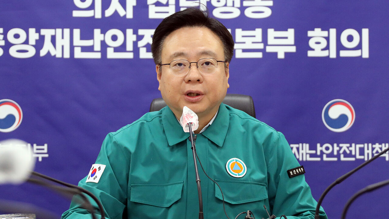의사 집단행동 중대본 회의 주재하는 조규홍 장관