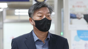 '경비함정 도입 비리 의혹' 전 해경청장 구속영장 기각