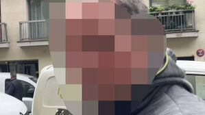 조깅하던 남성이 '퉤'&hellip;히잡 쓴 여성에 손가락 욕 날렸다