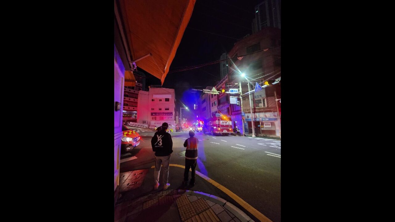 부산 동구 모텔서 불…1명 사망 · 10명 부상 (사진=제보자 전영수)