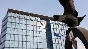 학교 앞서 버젓이 성매매 알선&hellip;손님 위장한 경찰관에 적발