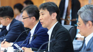 이복현 "금투세 유예는 비겁한 결정&hellip;공매도 재개 시점 단정 불가"