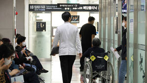 "진료 취소됐을까 봐 전화했어요" 휴진 방침 불구 진료 차질 없어