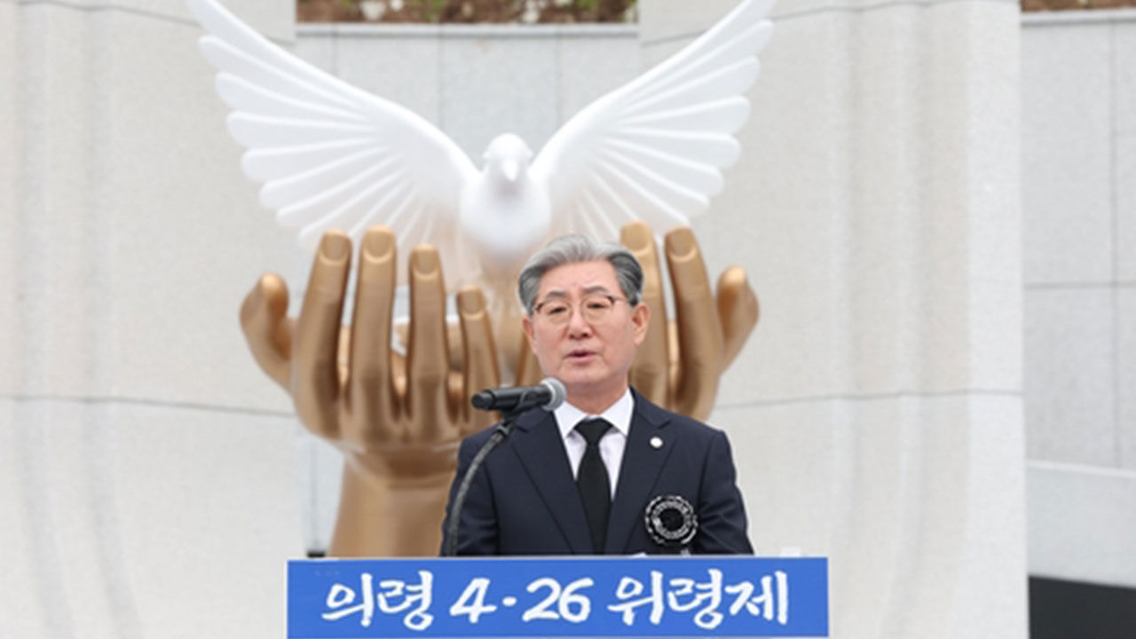 추모사하는 오태완 의령군수