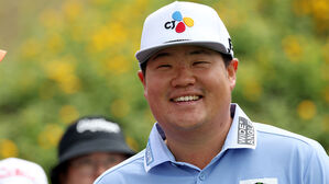 임성재, KPGA 우리금융 2R 공동 선두 도약