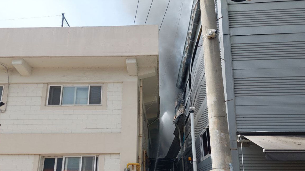 안산 알루미늄 도금 공장 화재 현장 (사진=경기도소방재난본부 제공, 연합뉴스)