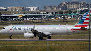 "아기는 어딨죠?" 직원들 화들짝&hellip;1살 된 101살 승객 해프닝