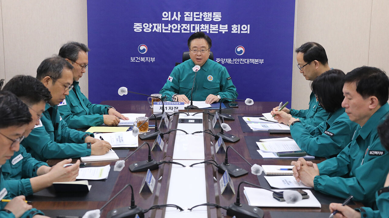 의사 집단행동 중대본 회의 주재하는 조규홍 장관 