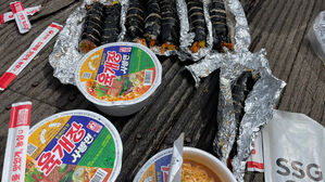 한라산 '컵라면 인증샷' 유행에&hellip;"차라리 이렇게 드세요"