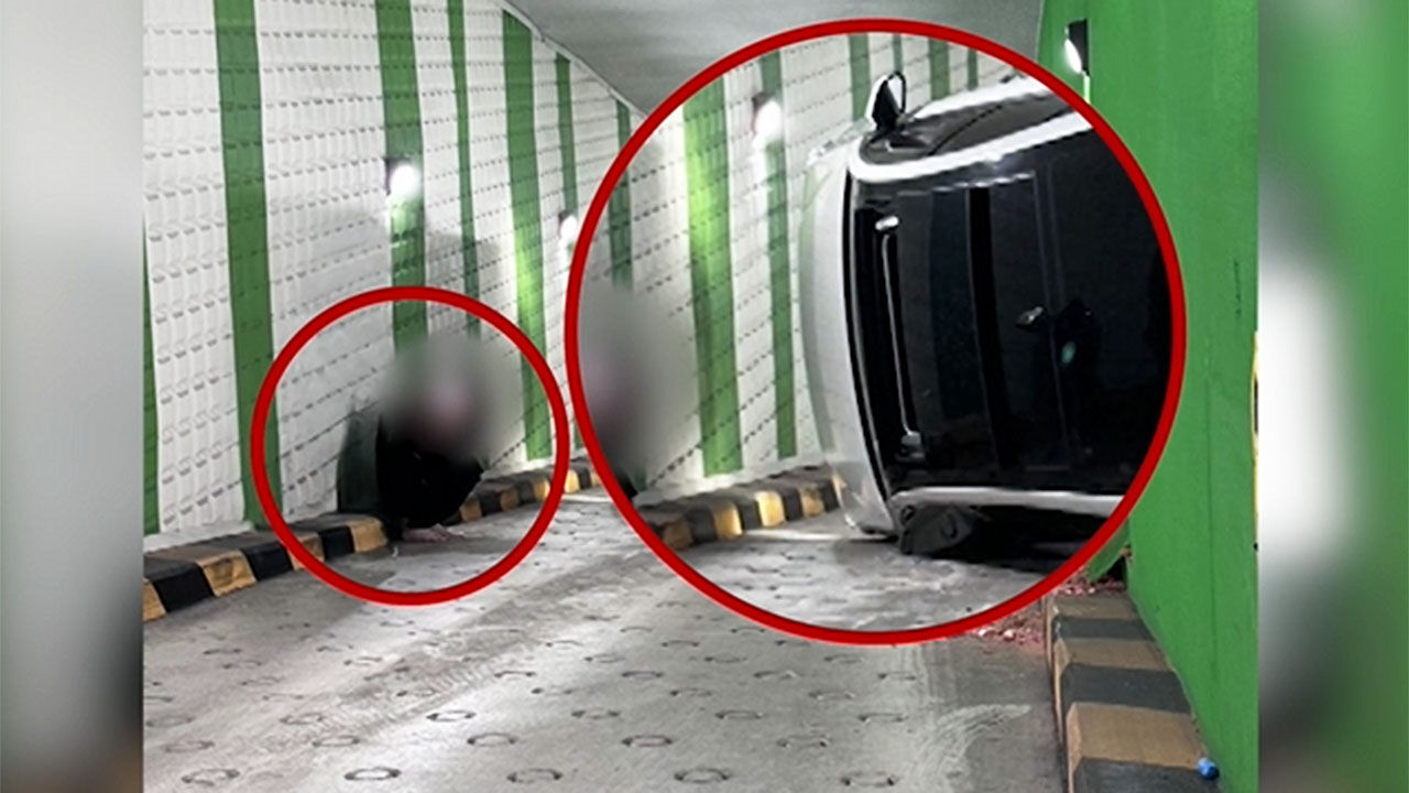 마트 주차장 차량 전복 사고