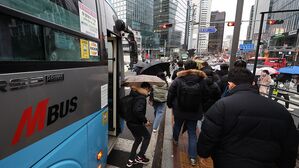 수도권 남부 광역버스 늘리고 전용차로도&hellip;"출퇴근 30분 단축"