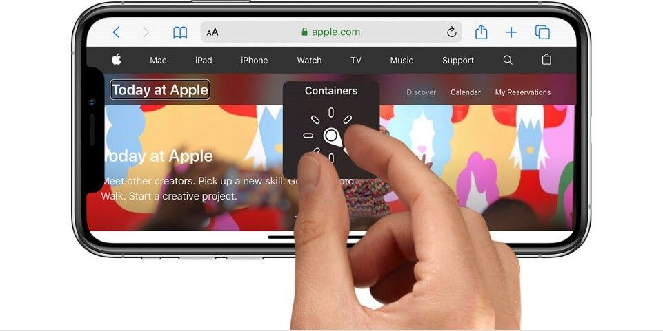 보이스오버 기능 사용 장면 (출처 : https://support.apple.com/en-us/111796)
