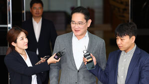 이재용, 유럽 출장 마치고 귀국&hellip;"봄이 왔네요"