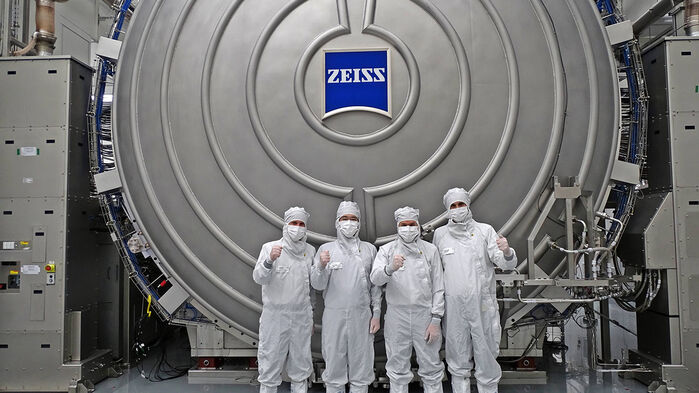 이재용 삼성전자 회장(왼쪽 두 번째)이 지난 26일(현지시간) 독일 오버코헨 ZEISS 본사를 방문한 모습