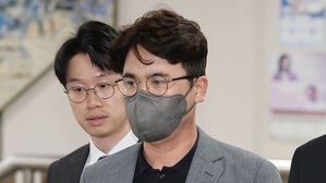 KIA 장정석&middot;김종국 "1억 원 받았지만&hellip;가을야구 사기 진작 차원"