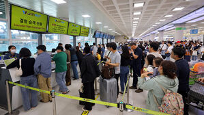 제주공항 63편 결항&hellip;급변풍&middot;강풍에 줄줄이 운항 차질