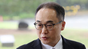 검찰총장 "증거와 법리 따라서만 신속&middot;엄정 수사&hellip;지켜봐 달라"