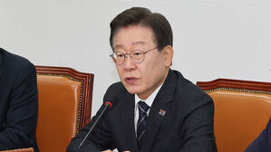 이재명 "5&middot;18 왜곡 못하도록 헌법 수록 흔들림 없이 추진"