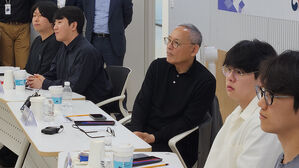 유인촌 장관 "확률형 아이템 정보공개, 제도 잘 정착하길"