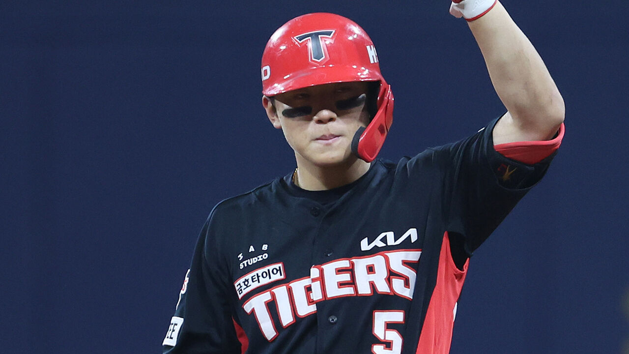 '10홈런-10도루' 김도영, 프로야구 2024시즌 첫 월간 MVP