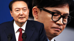 [영상] '한동훈과의 관계 어떤가' 질문에&hellip;잠시 머뭇거린 윤 대통령 "오해가 있었던 것 같은데"
