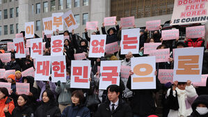 농식품부 "전업이나 폐업 지원 개 농장 &middot; 보신탕집 5천625곳"