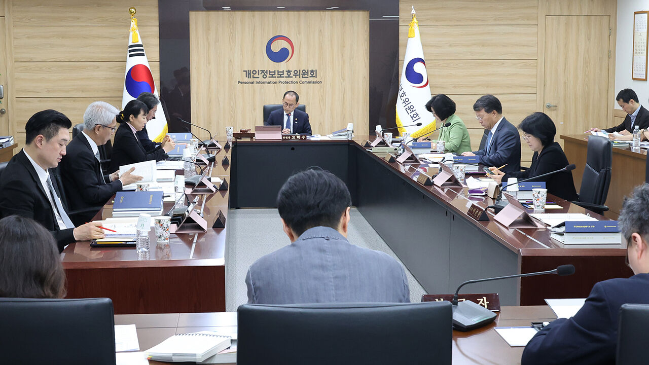 개인정보위 전체회의 주재하는 고학수 위원장