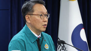 "전공의 이탈 지속 시 내년 전문의 시험 응시 어려워&hellip;구제 없다"