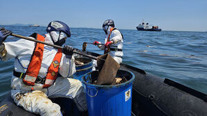 여수 해상서 급유선 기름 유출&hellip;10시간 만에 방제 완료