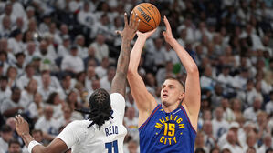 '요키치 맹활약' NBA 덴버, PO 2라운드 2연패 뒤 반격