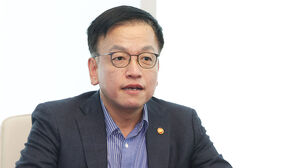 정부 "예산 사업 전면 재검토"&hellip;재정의 지속가능성 확보