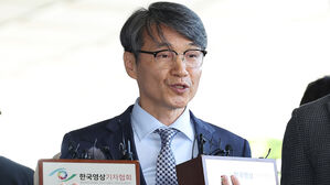 최재영 목사 검찰 출석&hellip;"윤 대통령 &middot; 김 여사 실체 알리려 한 것"