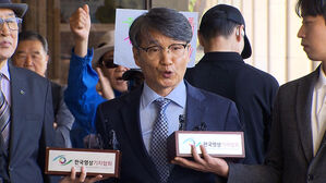 검찰, '김 여사 명품 가방 제공' 최재영 목사 소환