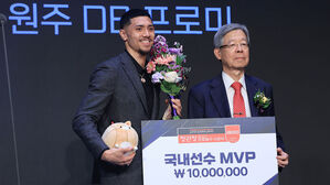 프로농구 'MVP' 알바노, DB와 2년 재계약&hellip;"내년엔 챔프전 우승"