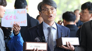 최재영 목사, 12시간 검찰 조사&hellip;"사실관계 확인해줬다"
