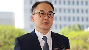 이원석, 사퇴에 선 그으며 '7초 침묵'&hellip;후속 인사 불씨 가능성