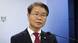 노동장관 "노란봉투법 독소조항 늘어&hellip;왜 다시 추진하는지 몰라"