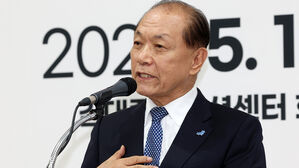 황우여 "5&middot;18은 자유민주 헌법정신&hellip;모든 것 녹이는 개헌 필요"