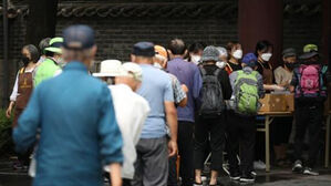 "늙어가는 한국, 2045년이면 정부 부채가 GDP 규모 추월 전망"