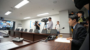 이주호 "의대 증원 반영한 학칙 개정 마무리해달라&hellip;대학 의무"