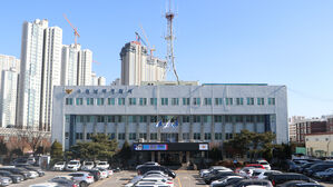 경찰, '수원 편의점 흉기 난동' 50대에 구속영장 신청 예정